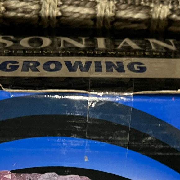 Smithsonian Crystal Growing Kit. New in Box. Grow 9 Crystals - Picture 9 of 11